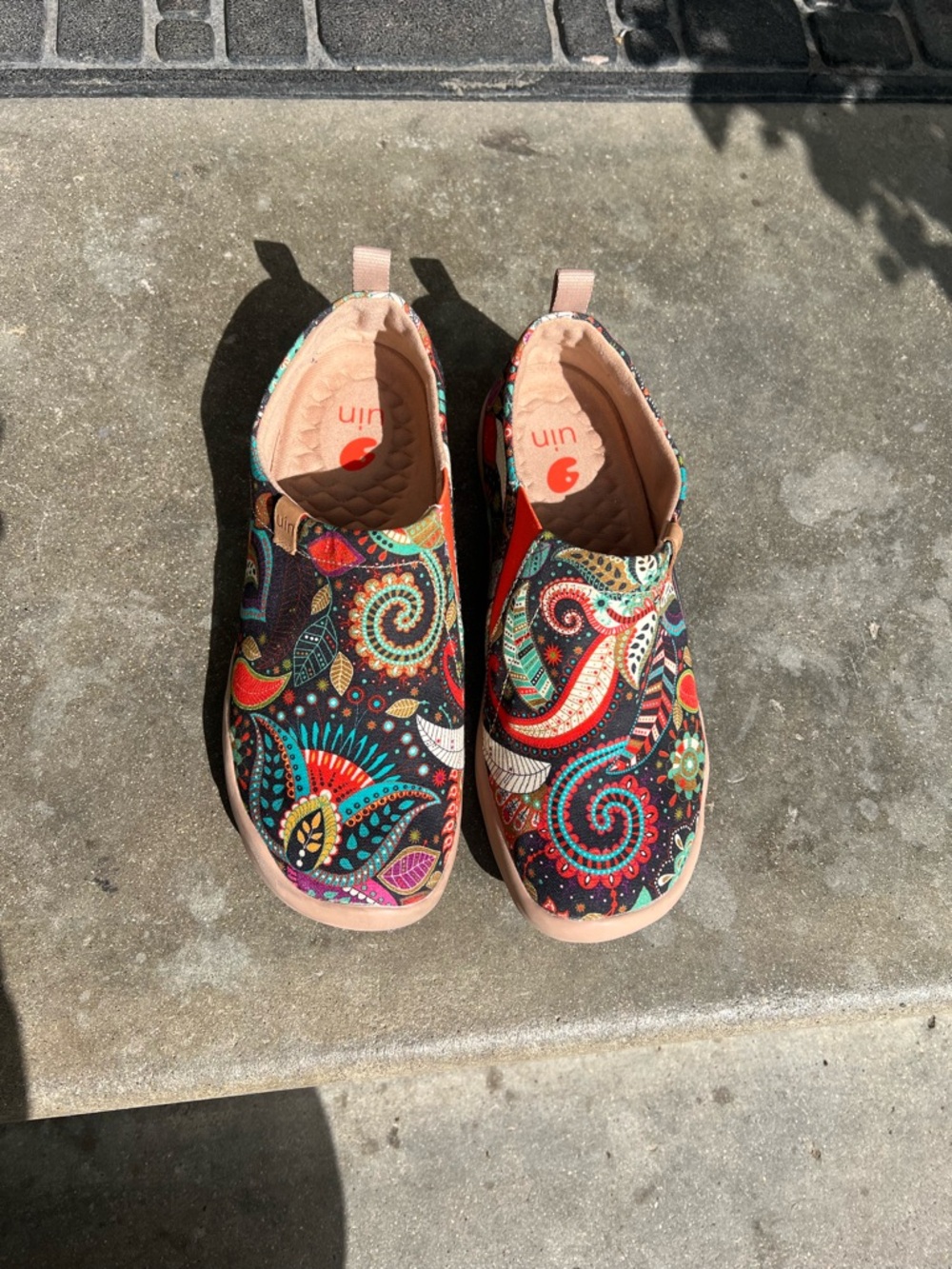 UIN Women's Paisley Slip-On Sneakers in Black, Red, Teal